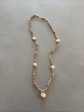NWOT HAWAIIAN SHELL NECKLACE